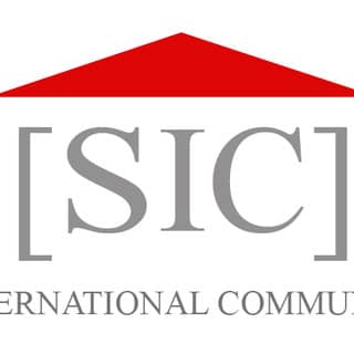Logo School of International Communication GmbH
